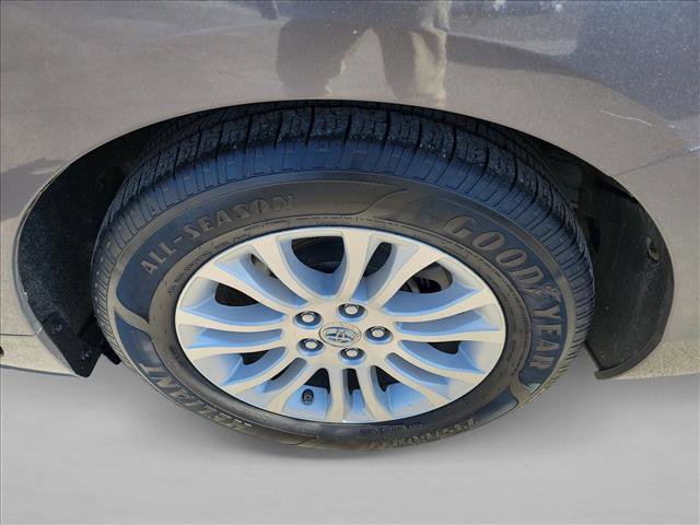 Used 2015 Toyota Sienna XLE image 12