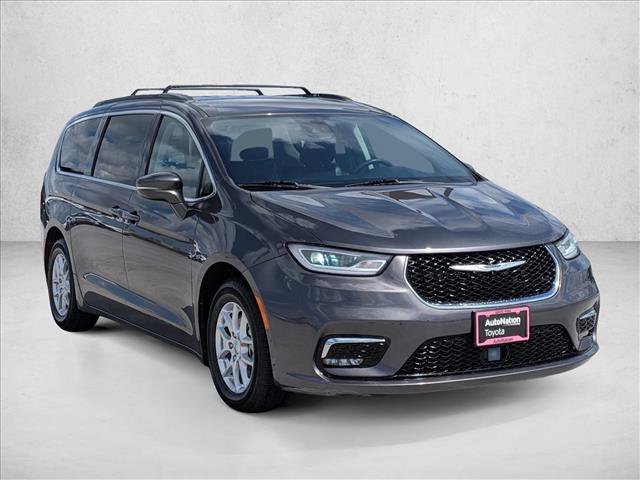 Used 2022 Chrysler Pacifica Touring-L FWD image 3
