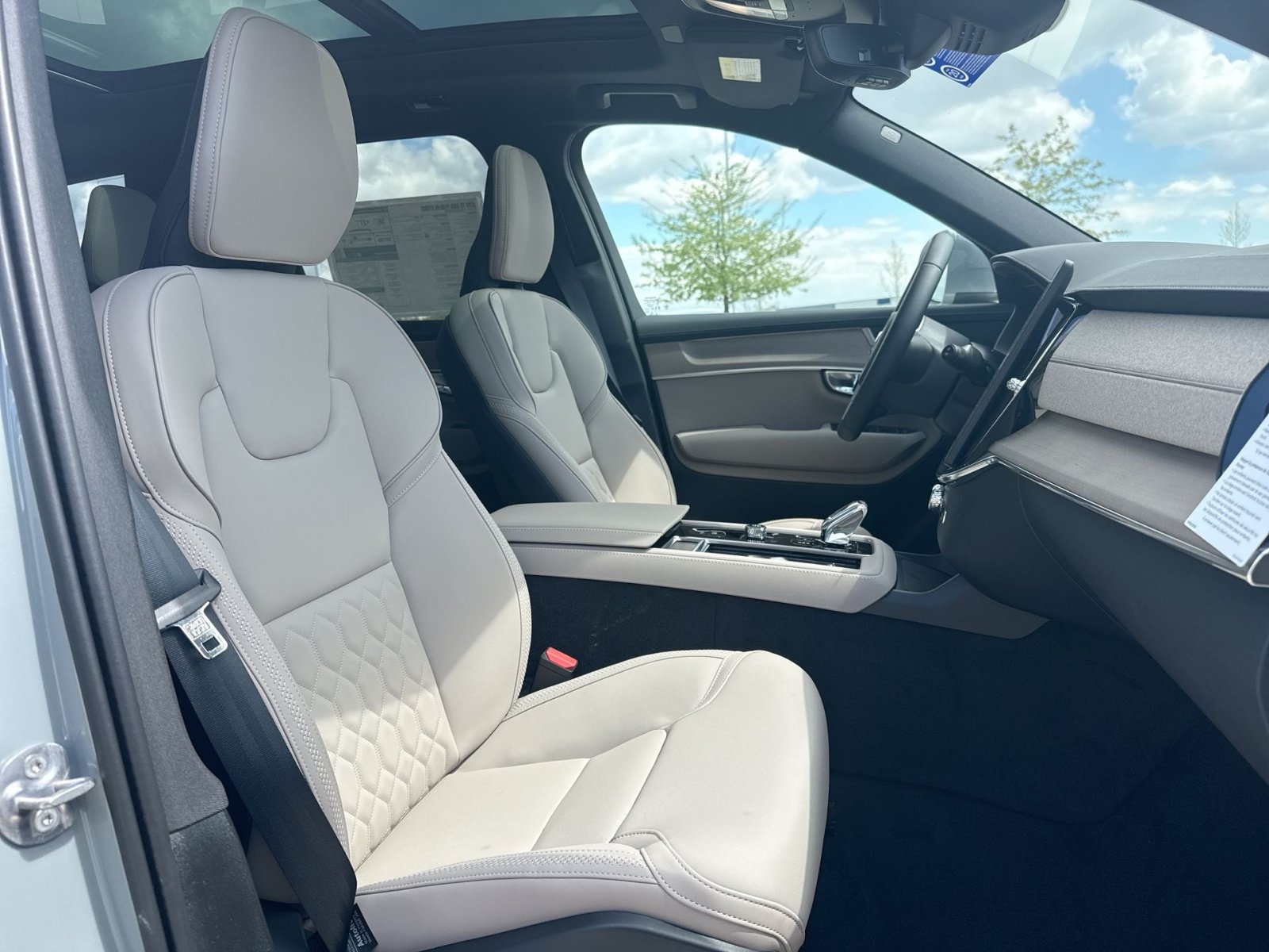 New 2026 Volvo XC90 T8 Plus w/ Protection Package Premier AWD/4WD image 27