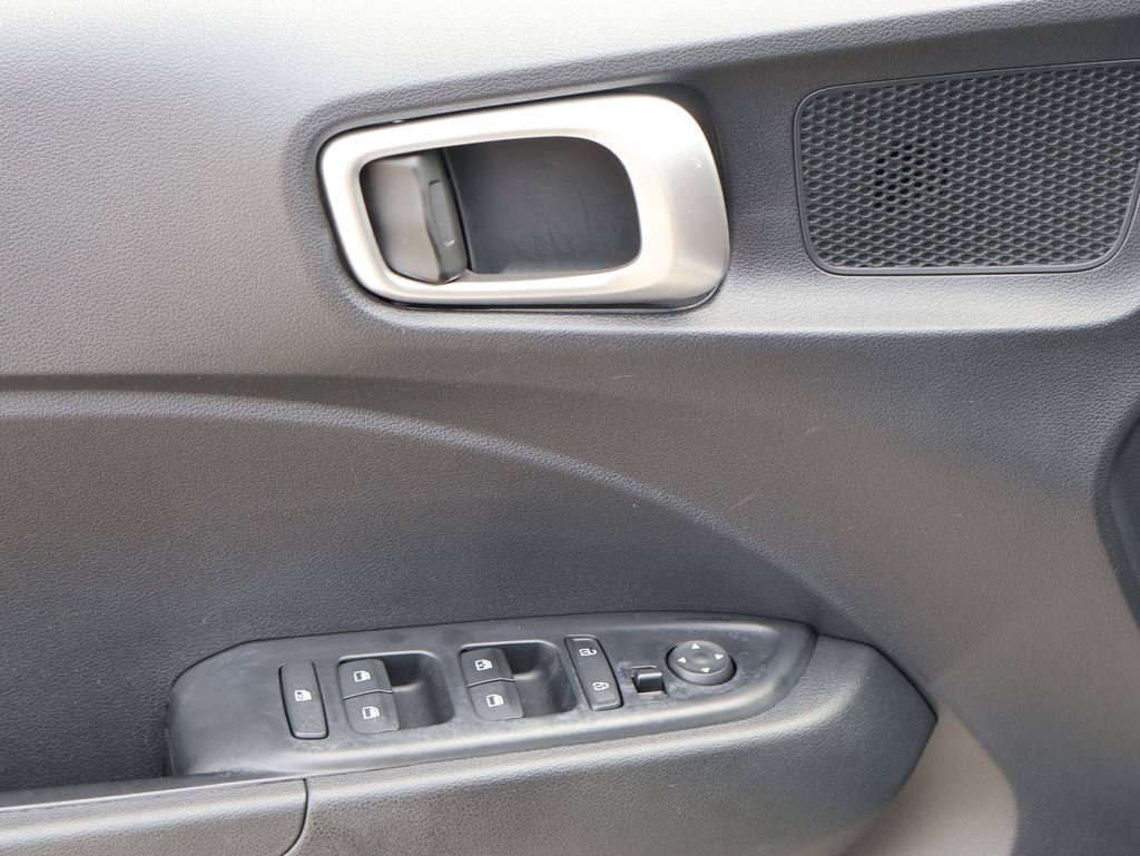 Used 2025 Hyundai Venue SEL FWD image 20