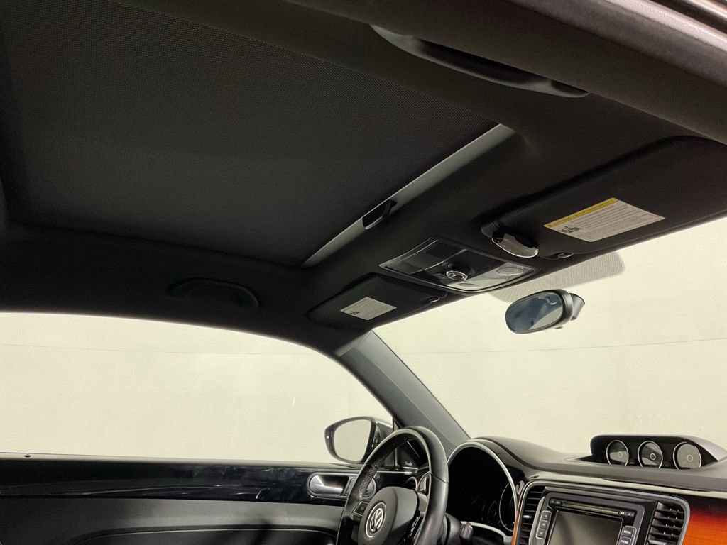 Used 2013 Volkswagen Beetle Turbo FWD image 3