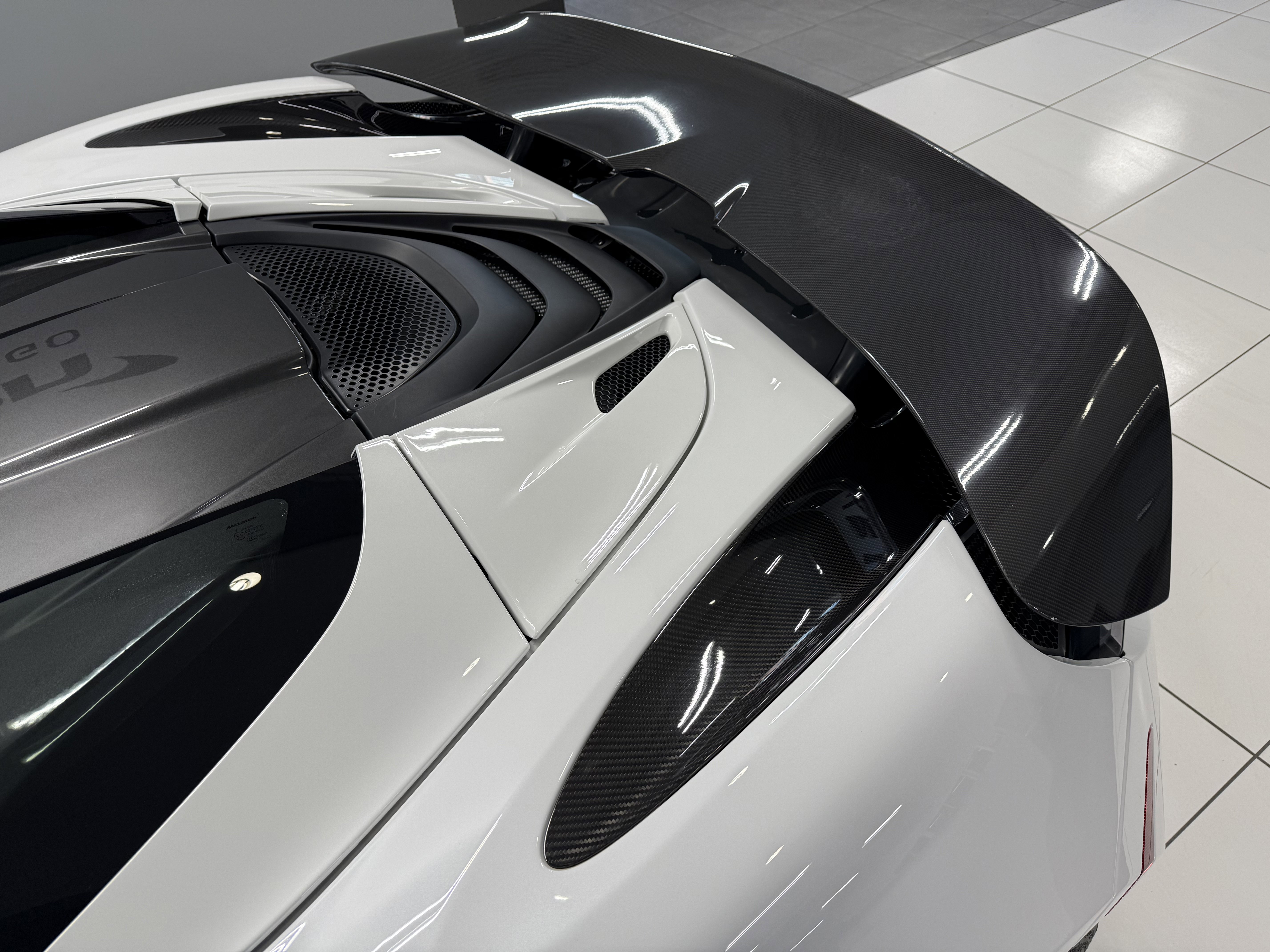 Used 2021 McLaren 720S Spider image 3