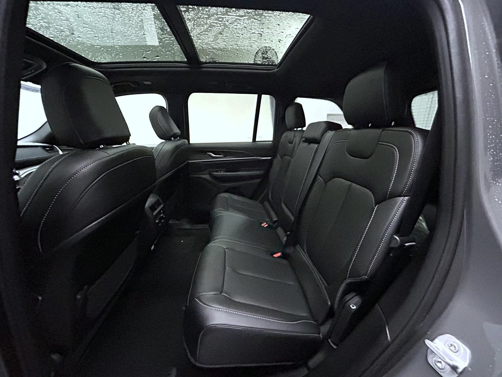 New 2027 Jeep Grand Cherokee Limited AWD/4WD image 19