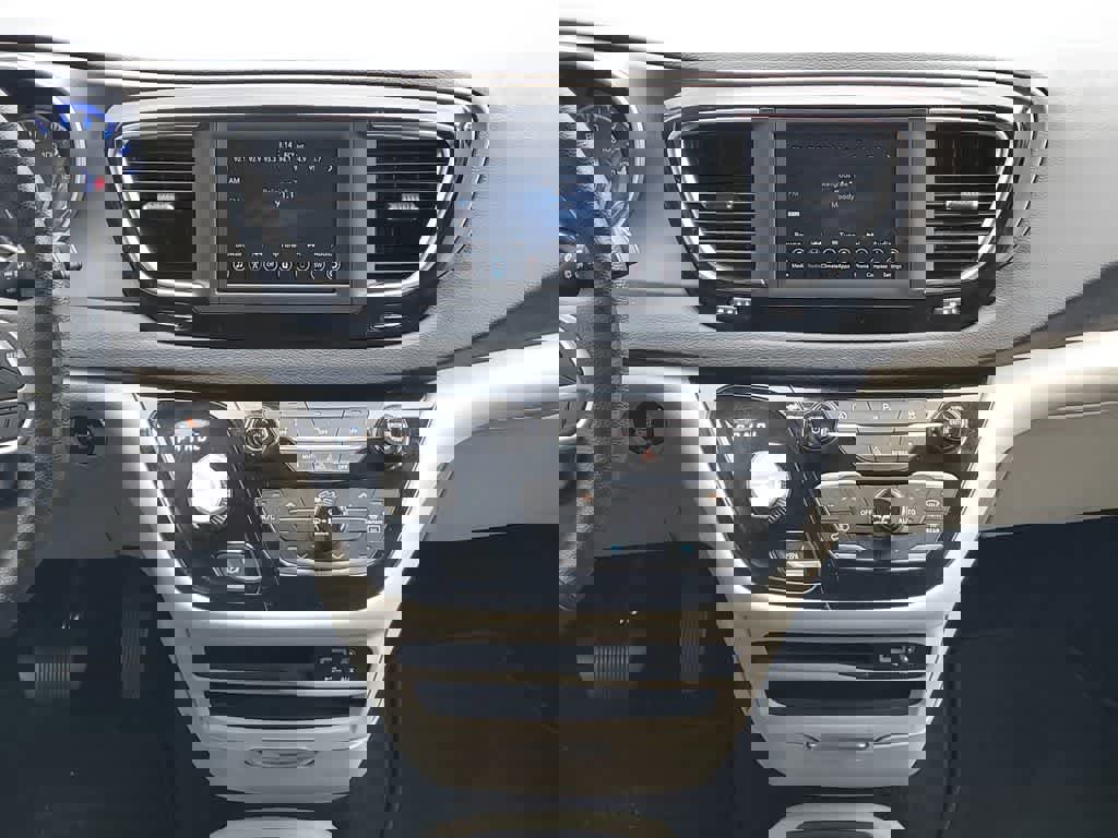 Used 2020 Chrysler Pacifica Touring w/ Tire & Wheel Group image 14