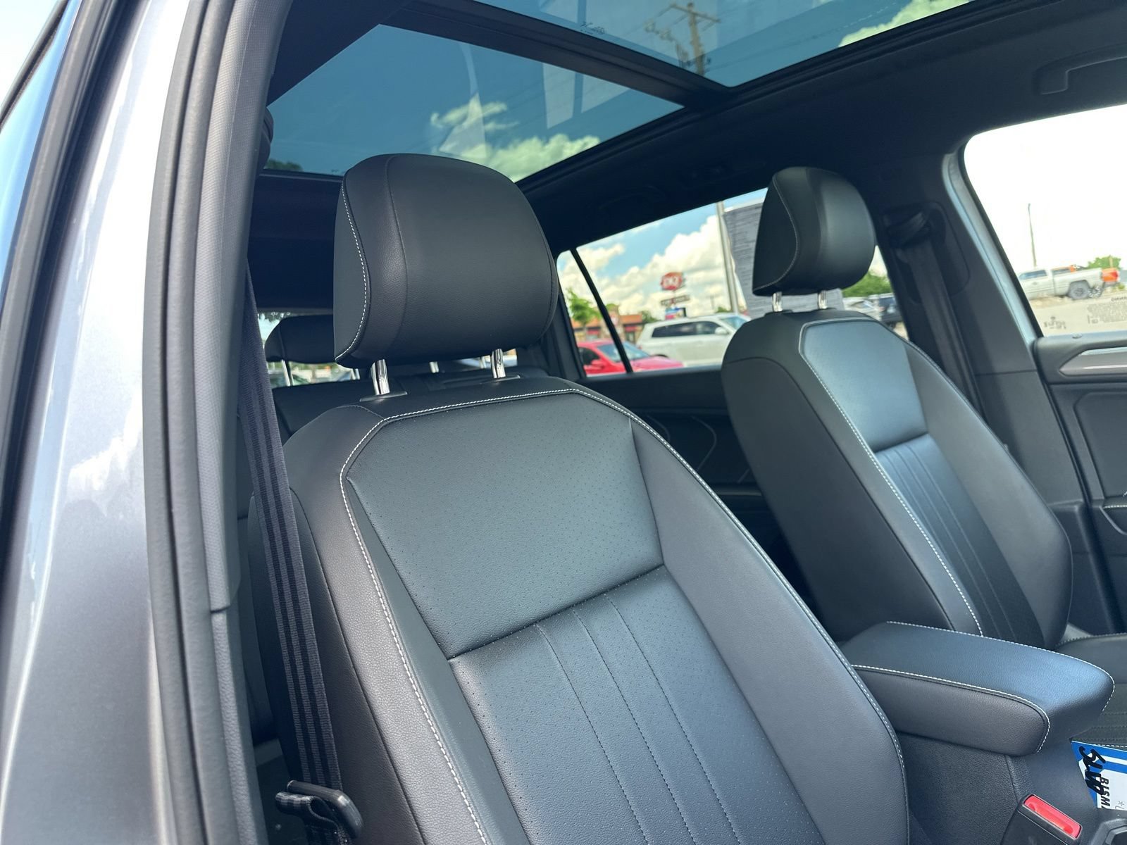 Certified 2024 Volkswagen Tiguan SE R-Line AWD/4WD image 40