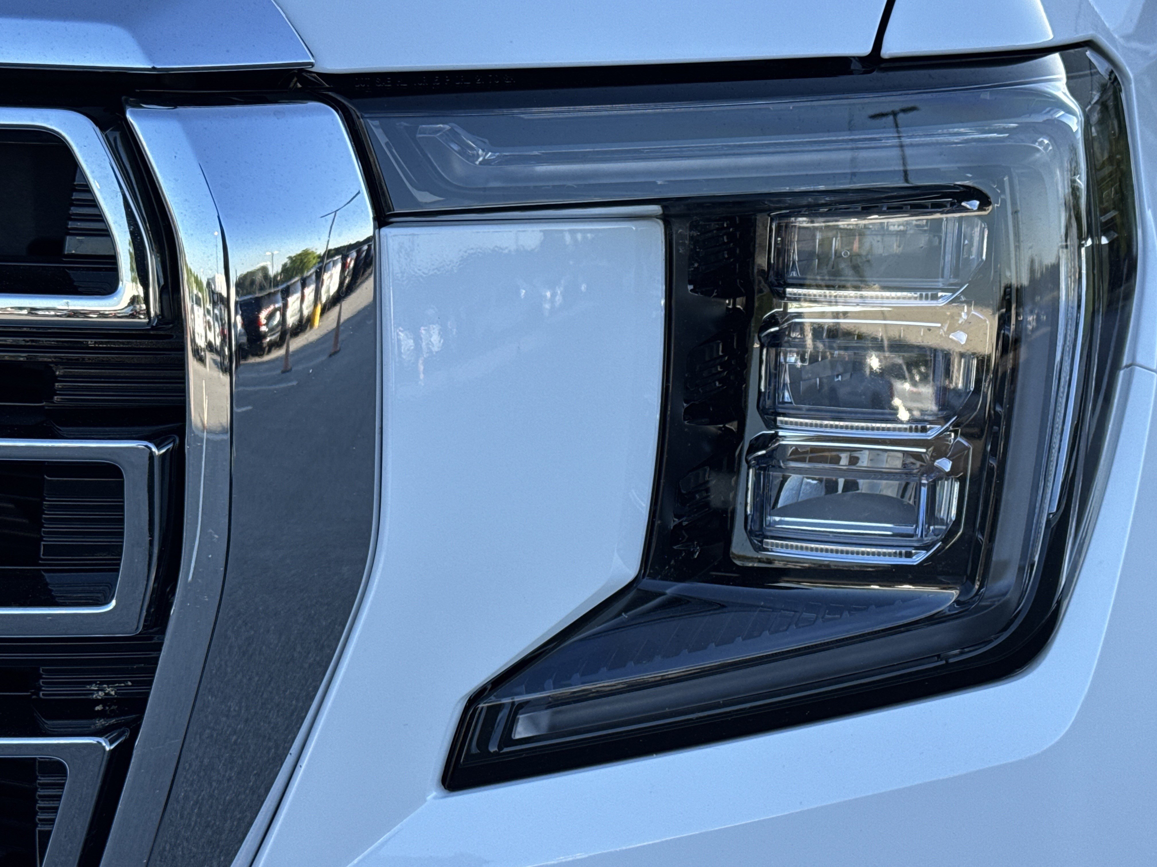 Used 2023 GMC Yukon SLT w/ SLT Premium Package RWD image 6