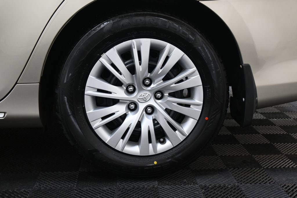Used 2014 Toyota Camry LE FWD image 24