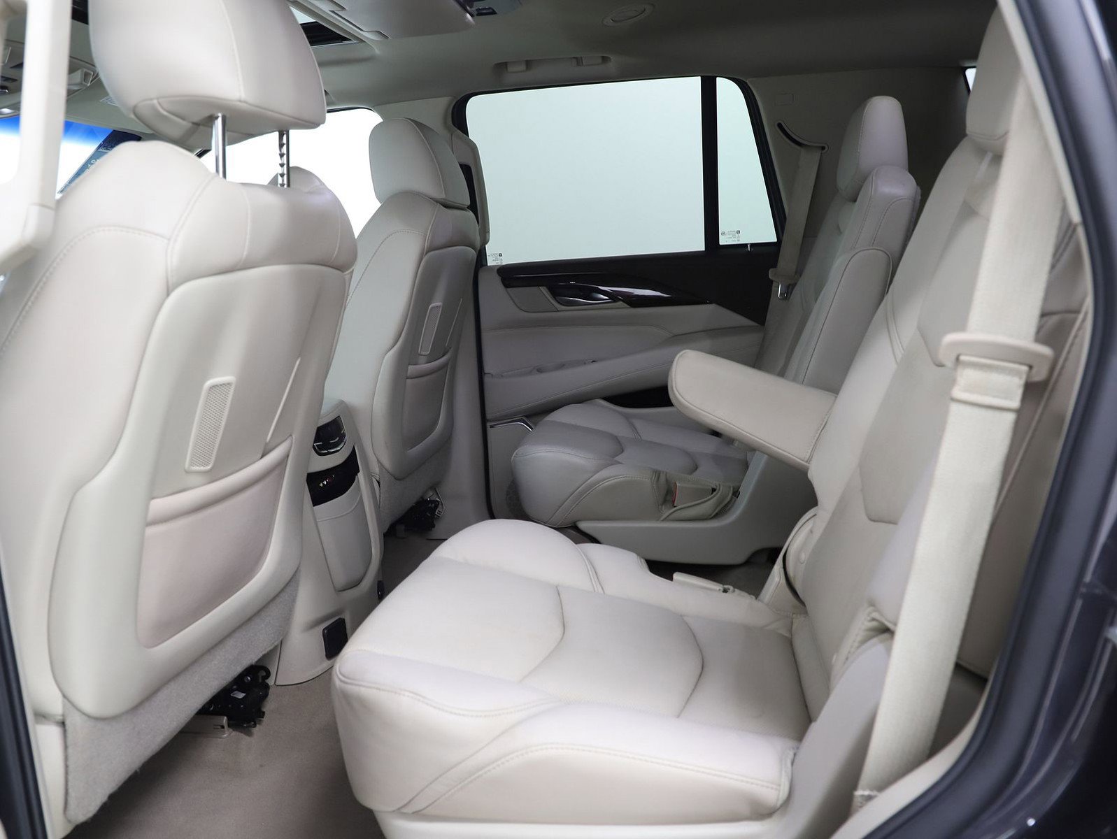 Used 2016 Cadillac Escalade Luxury image 18