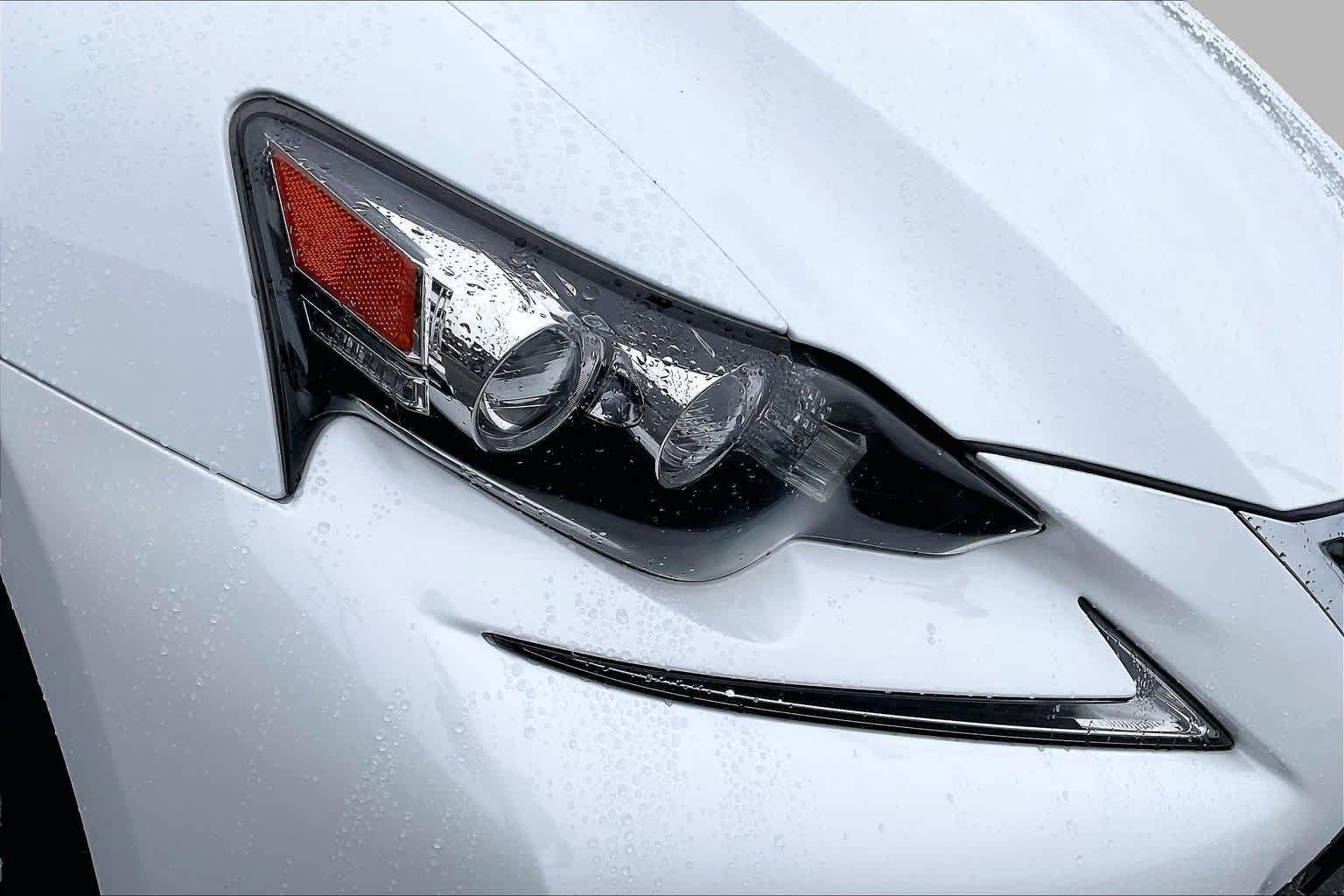 Used 2016 Lexus IS 200t w/ F Sport Package RWD image 28