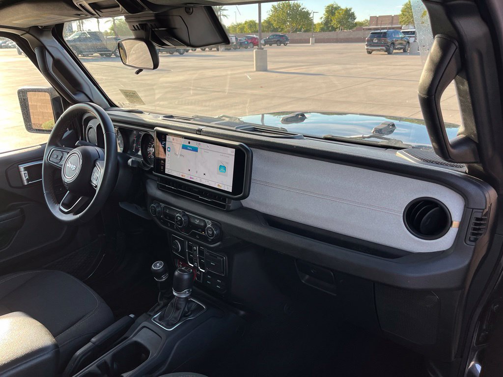 Used 2024 Jeep Gladiator Overland AWD/4WD image 15