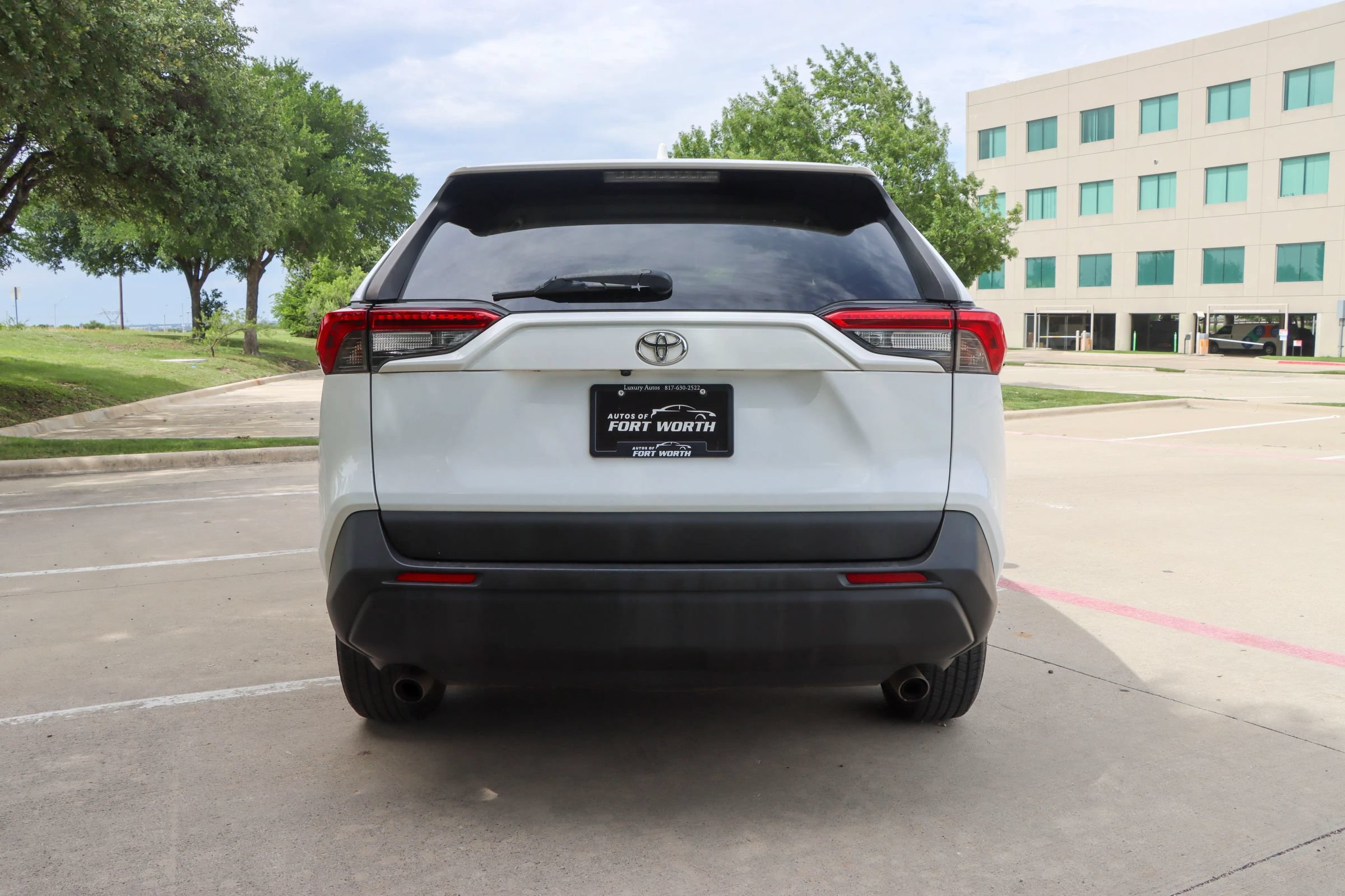 Used 2019 Toyota RAV4 LE FWD image 6