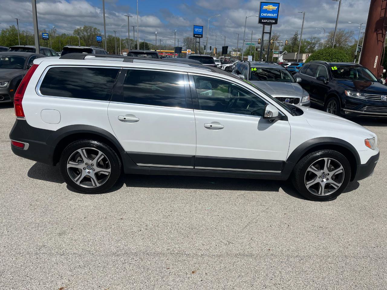 Used 2015 Volvo XC70 T6 w/ Proximity Package AWD/4WD image 6