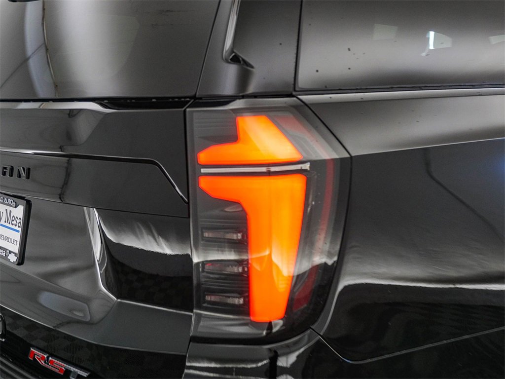 New 2026 Chevrolet Suburban RST w/ RST Capability Package image 9