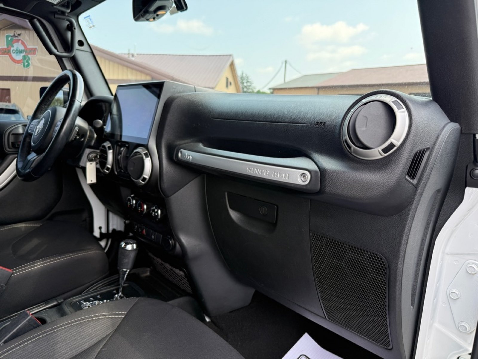 Used 2018 Jeep Wrangler Unlimited Sahara AWD/4WD image 23