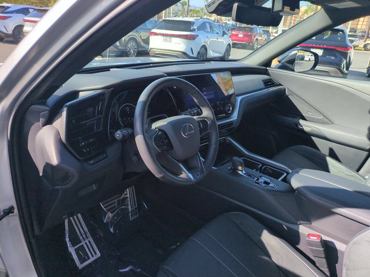 Used 2026 Lexus TX 500h AWD w/ Technology Package image 13
