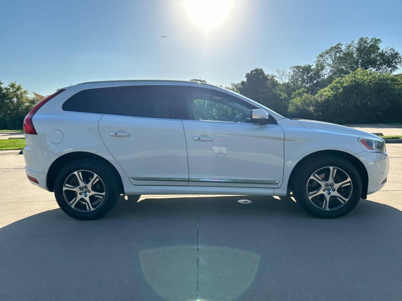 Used 2015 Volvo XC60 T6 Platinum image 5