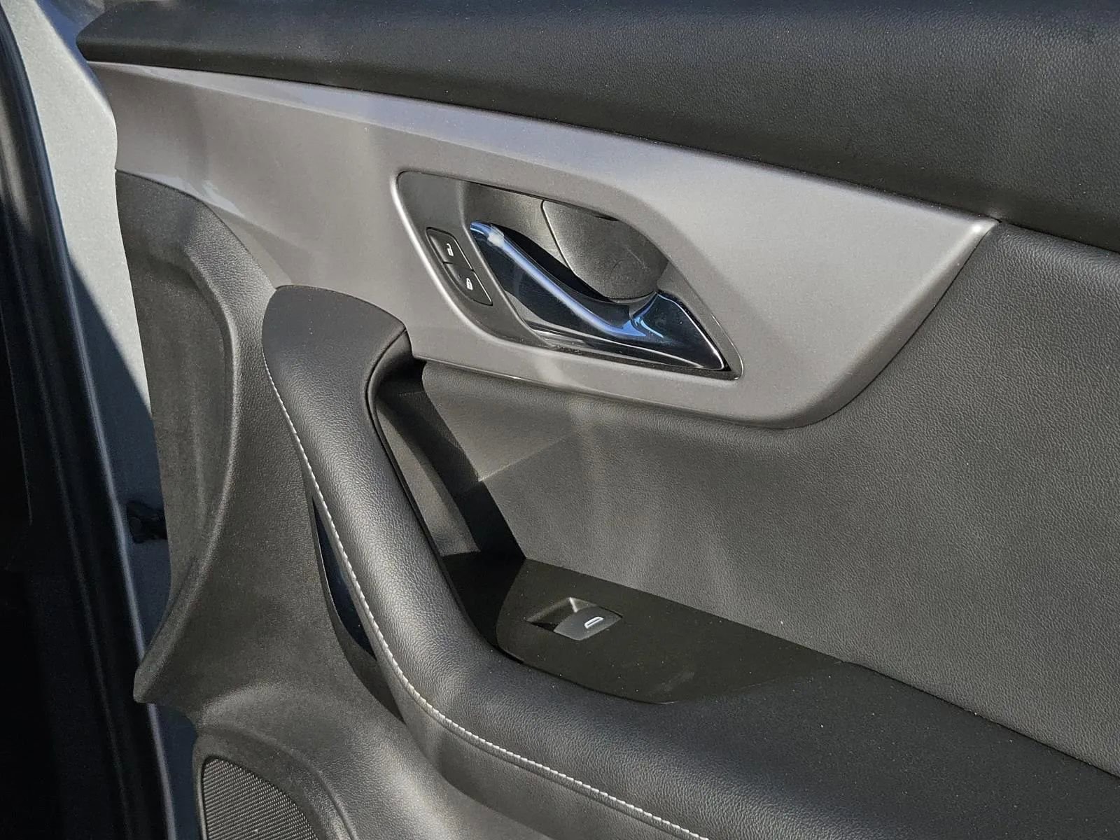 Used 2025 Chevrolet Blazer LT image 31