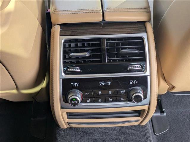 Used 2022 BMW 740i image 18