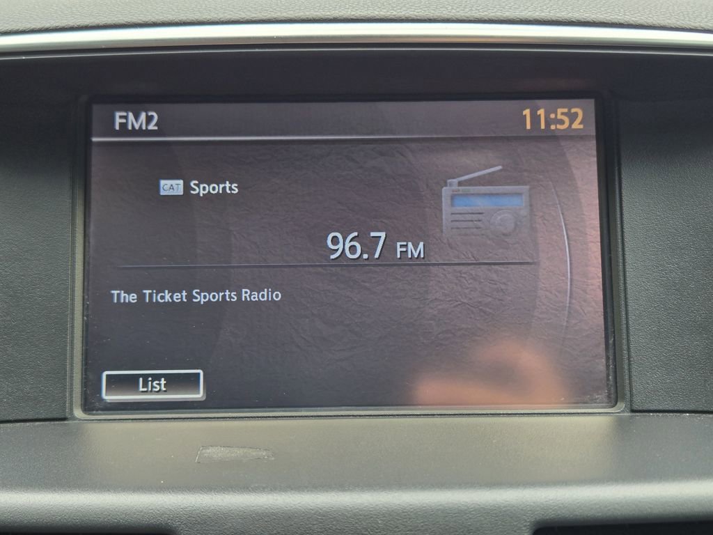 Used 2017 INFINITI Q70 L 3.7 image 22