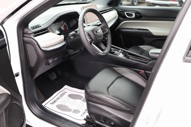 Used 2024 Jeep Compass Limited image 11