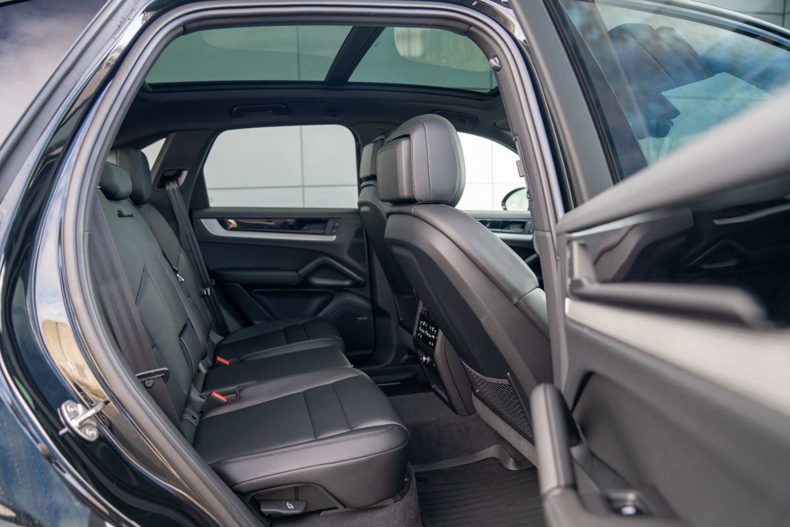 Certified 2026 Porsche Cayenne AWD/4WD image 24
