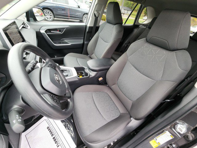 Used 2025 Toyota RAV4 XLE image 29