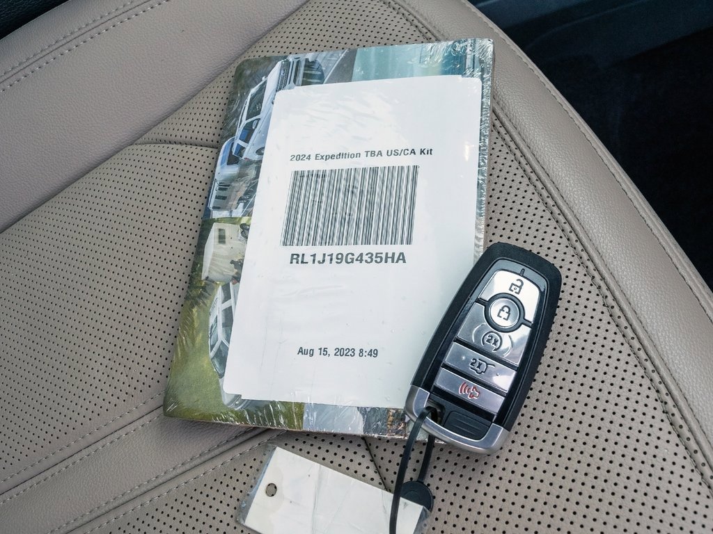 Used 2024 Ford Expedition Limited image 43