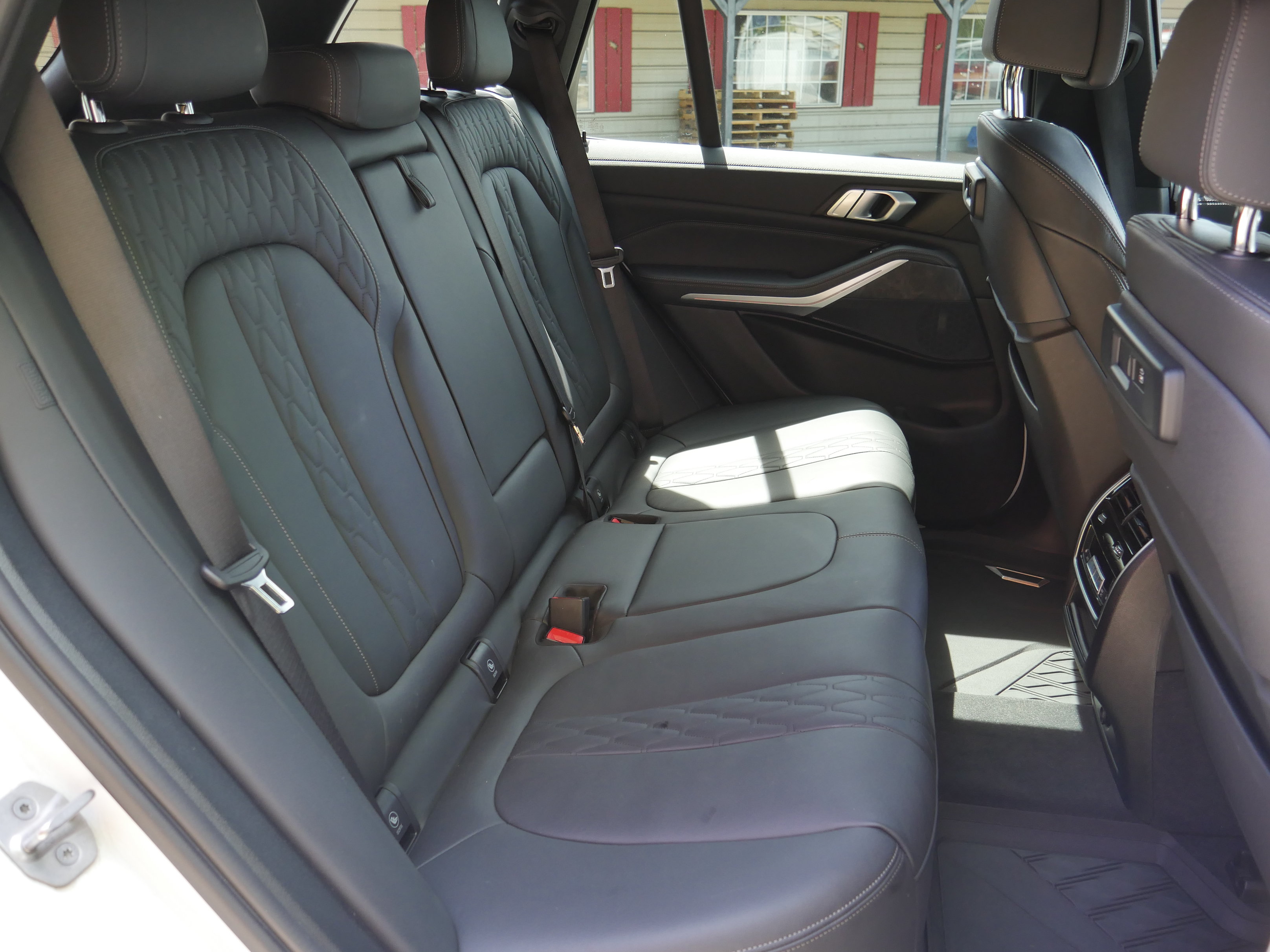 Used 2022 BMW X5 xDrive40i w/ M Sport Package AWD/4WD image 29