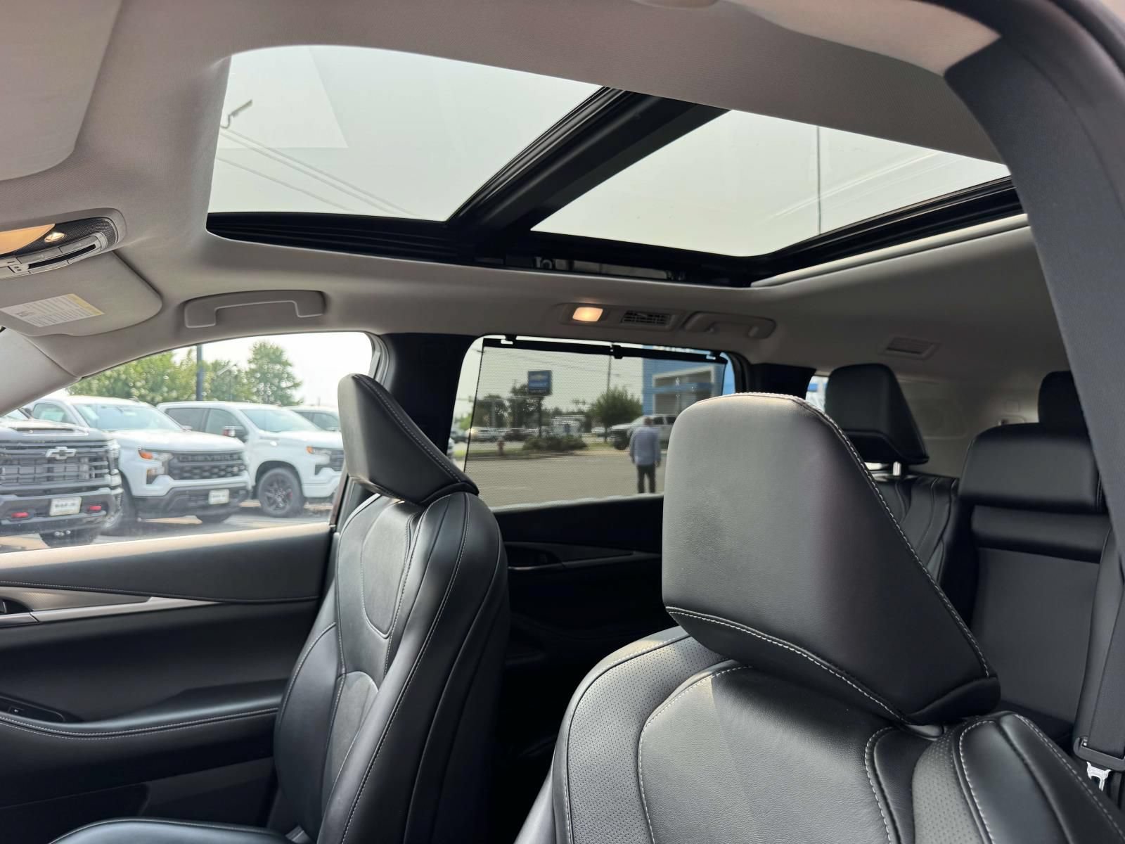 Used 2023 INFINITI QX60 Luxe w/ Cargo Package AWD/4WD image 23