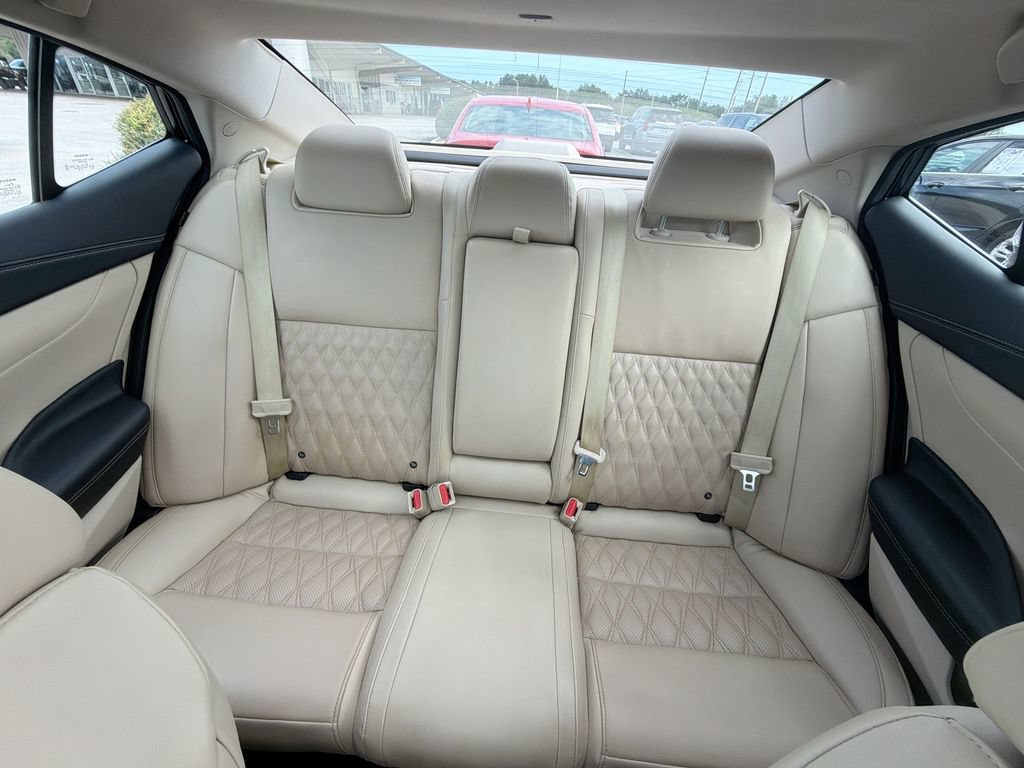 Used 2023 Nissan Maxima Platinum w/ Sport Mat Group FWD image 15
