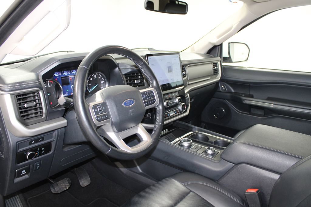 Used 2024 Ford Expedition Max XLT image 26