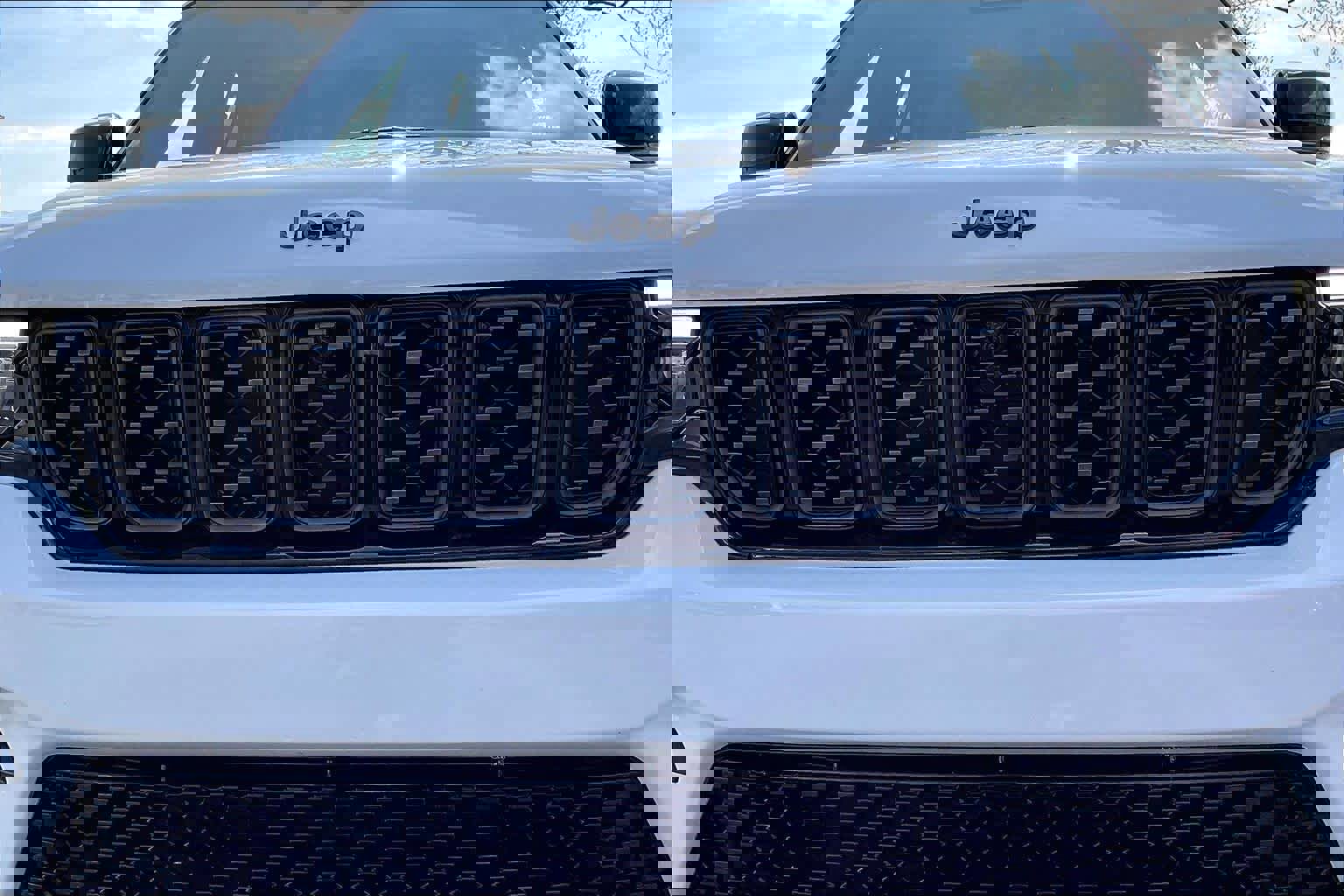 Used 2025 Jeep Grand Cherokee Summit w/ Obsidian Package image 31