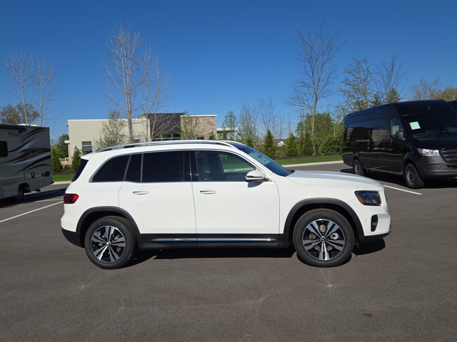 New 2026 Mercedes-Benz GLB 250 4MATIC image 2