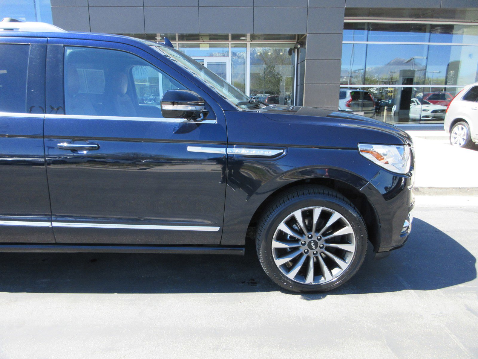Used 2021 Lincoln Navigator Reserve w/ Cargo Convenience Package image 12