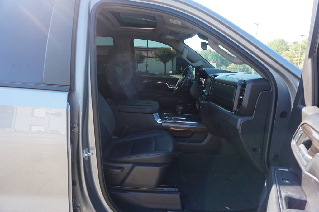 Used 2024 Chevrolet Silverado 1500 LT Trail Boss w/ Convenience Package II AWD/4WD image 18