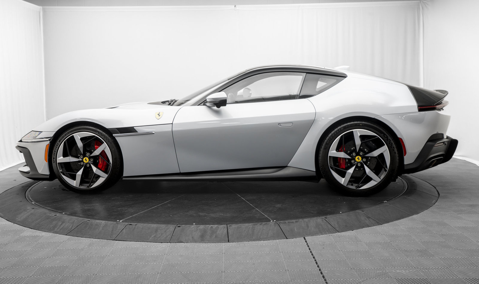Used 2025 Ferrari 12Cilindri RWD image 4