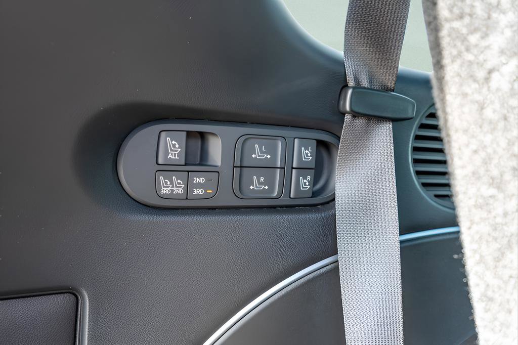 Used 2026 Hyundai Palisade Calligraphy image 13