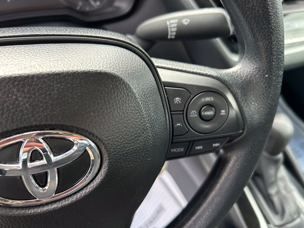 Used 2025 Toyota Corolla LE FWD image 24