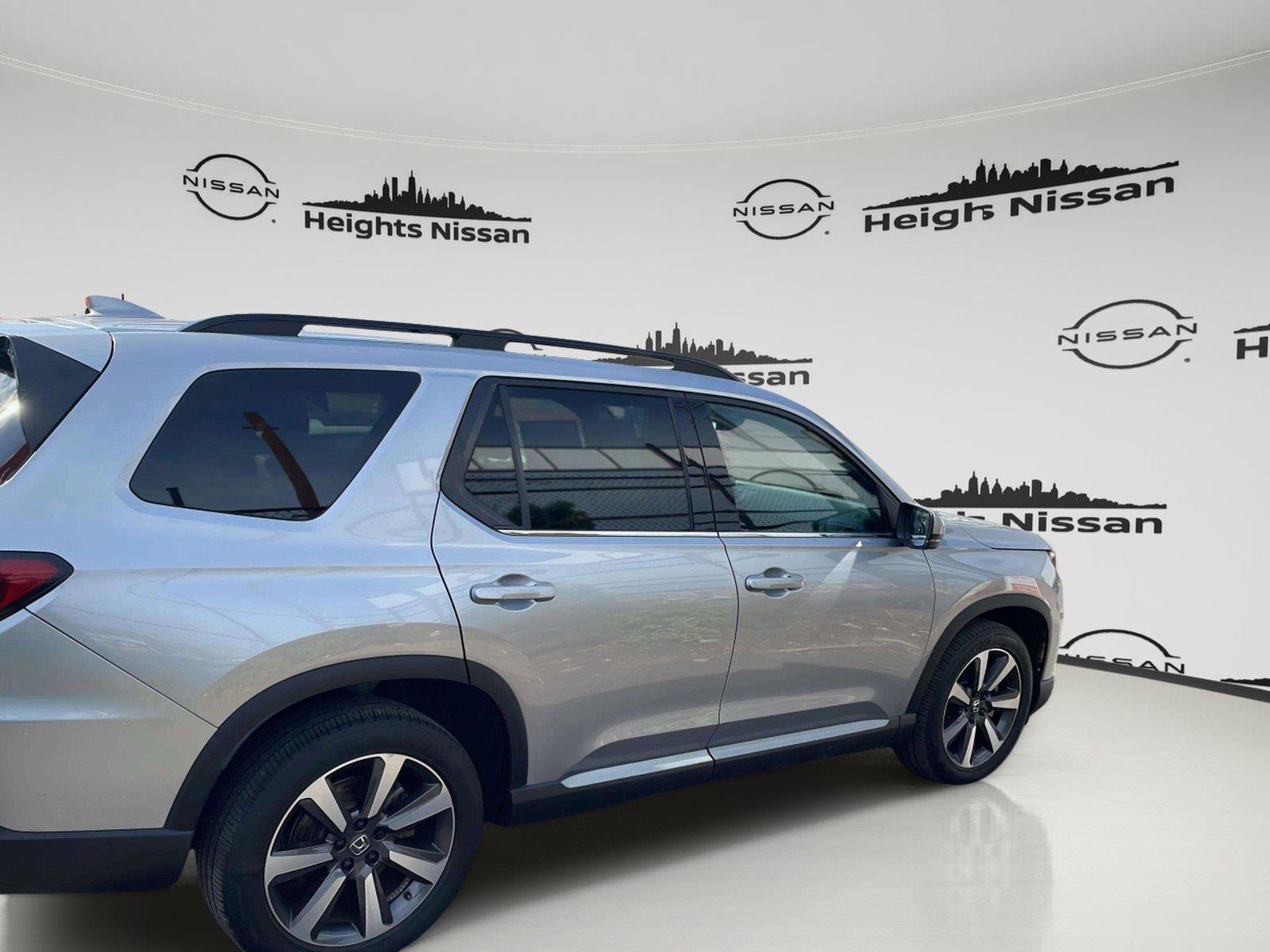 Used 2023 Honda Pilot Touring image 11