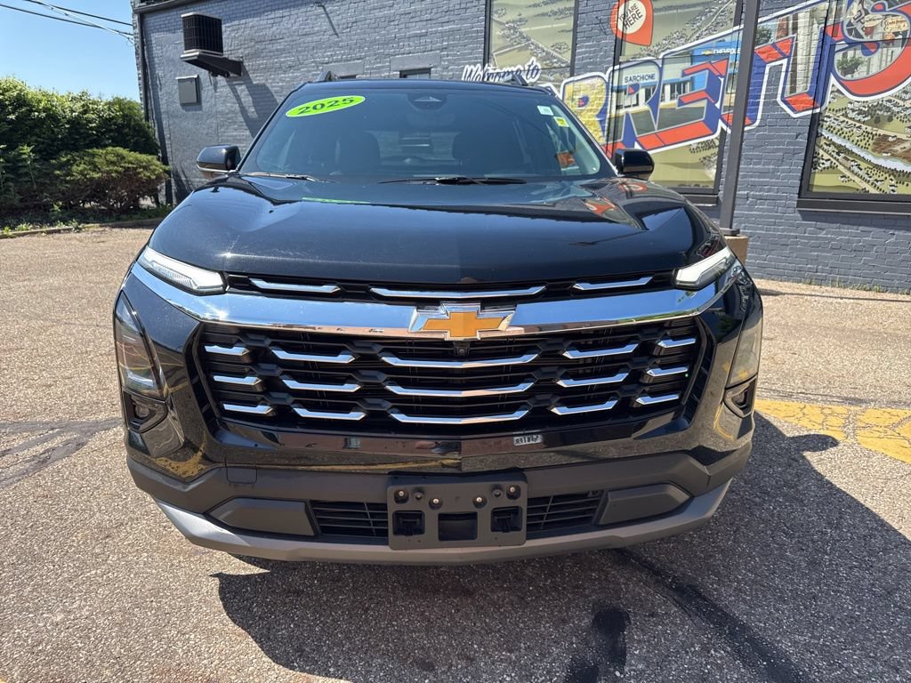 Used 2025 Chevrolet Equinox LT w/ Convenience Package II AWD/4WD image 2
