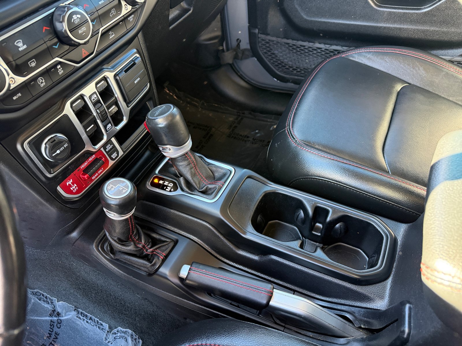 Used 2022 Jeep Gladiator Rubicon w/ Trailer Tow Package AWD/4WD image 13