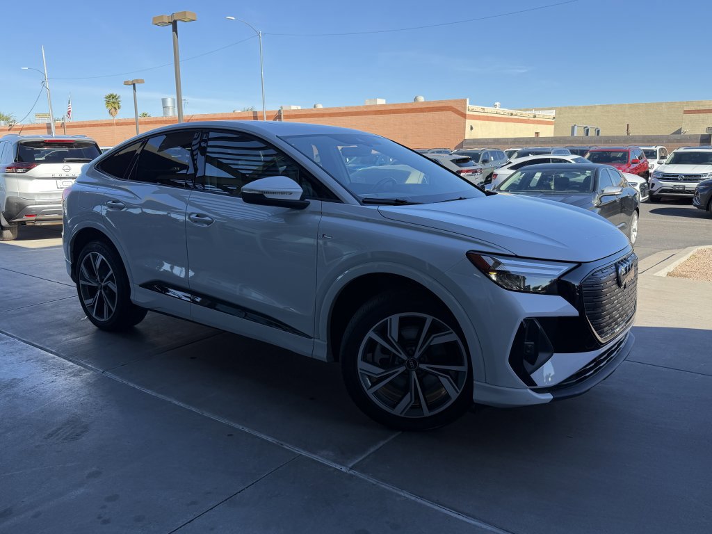 Used 2024 Audi Q4 e-tron Premium w/ Convenience Package image 6