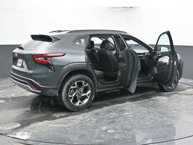 Used 2025 Chevrolet Trax LT image 56