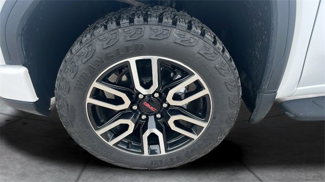 Used 2024 GMC Sierra 1500 AT4 w/ Technology Package image 9