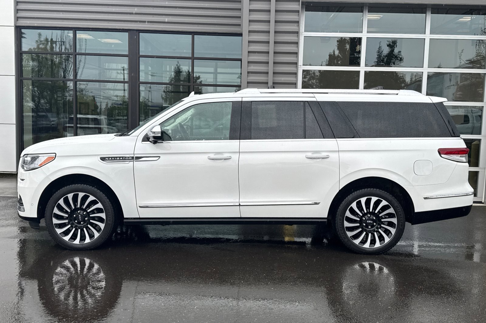 Certified 2024 Lincoln Navigator L Black Label AWD/4WD image 7