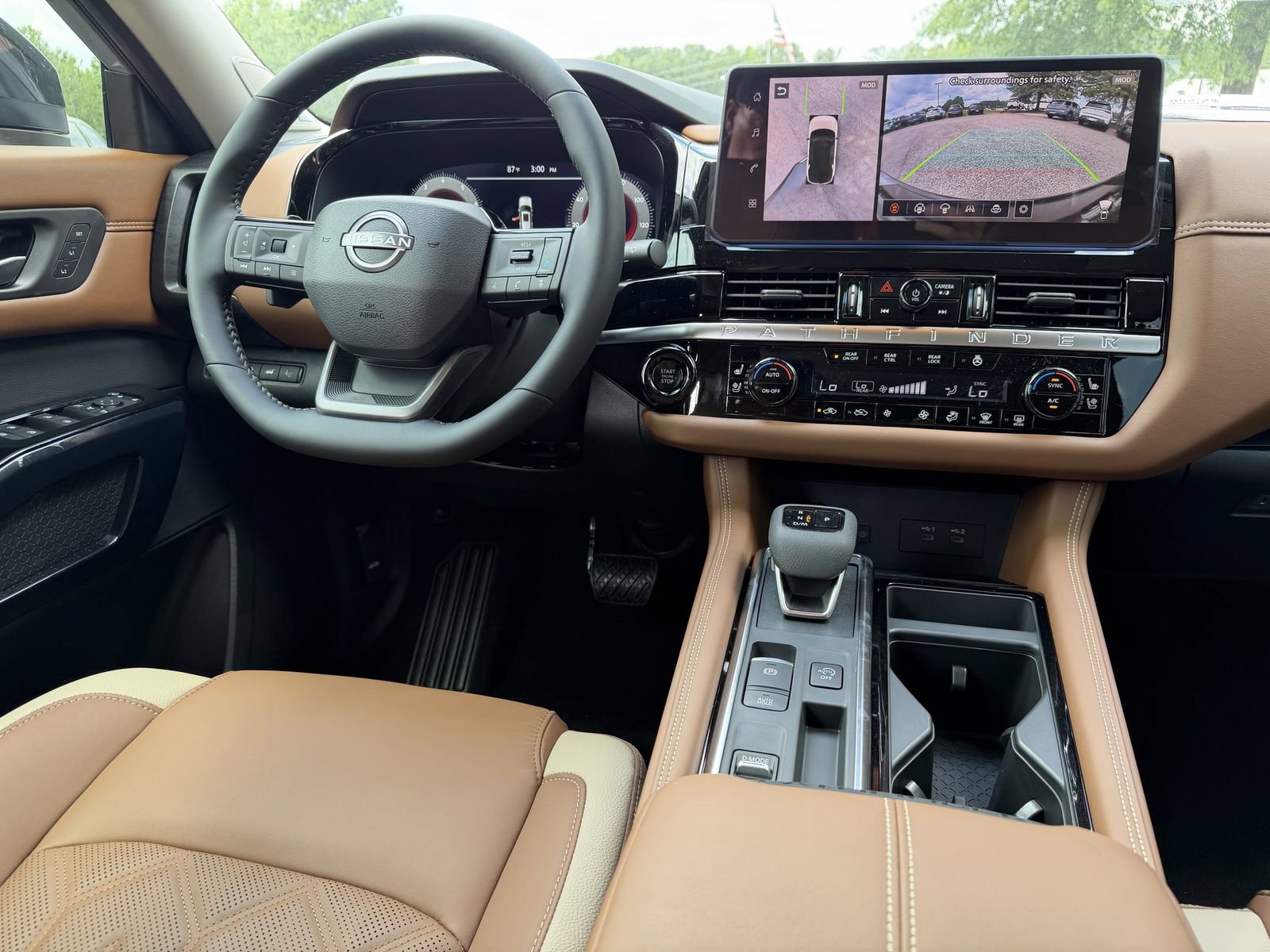 New 2026 Nissan Pathfinder Platinum FWD image 3