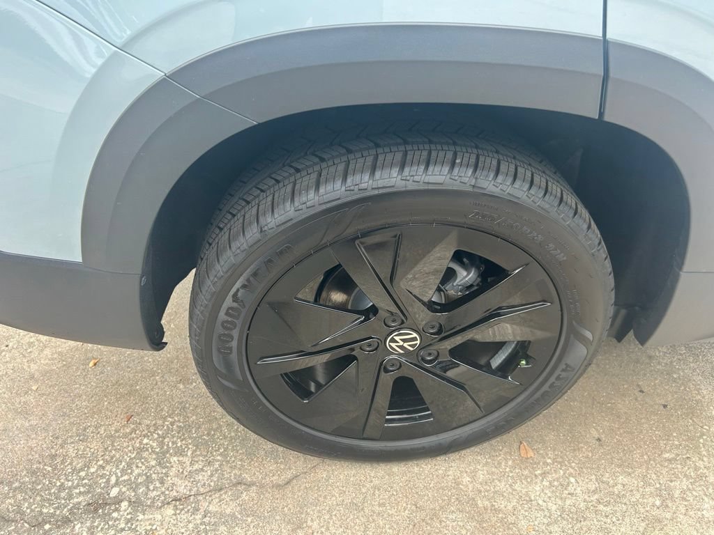 New 2026 Volkswagen Taos SE FWD image 25