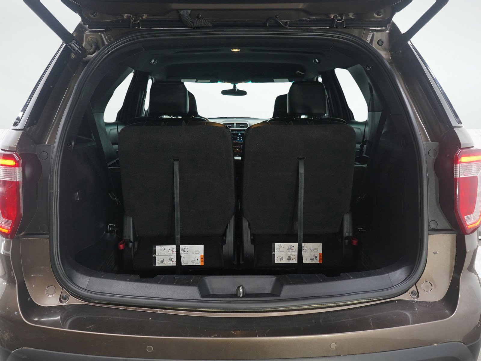 Used 2016 Ford Explorer XLT w/ Equipment Group 202A image 11