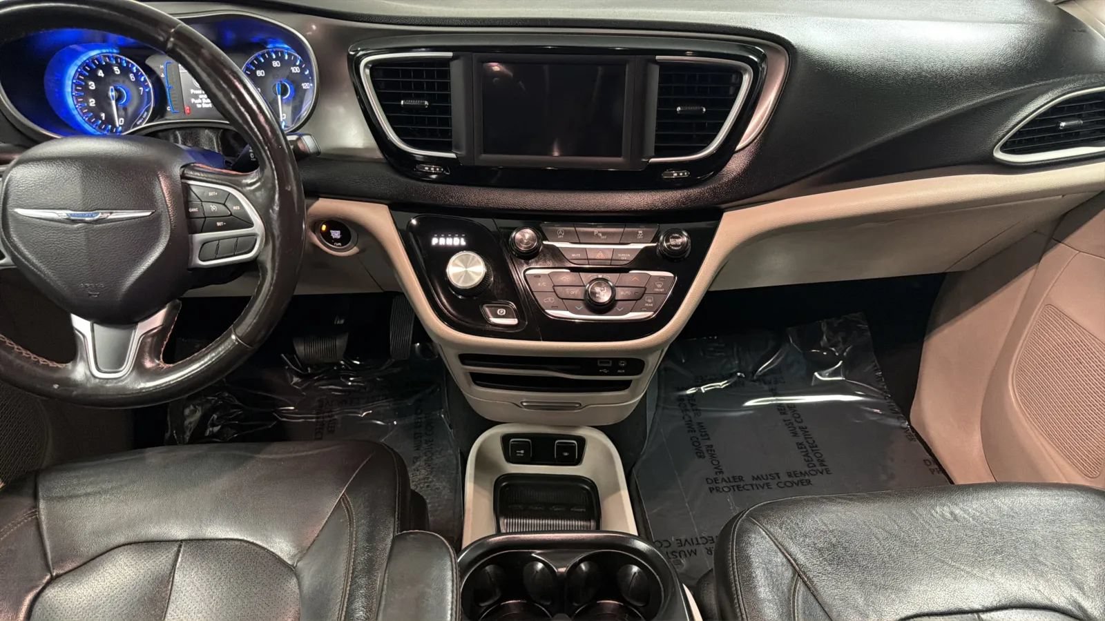 Used 2020 Chrysler Pacifica Touring-L FWD image 16