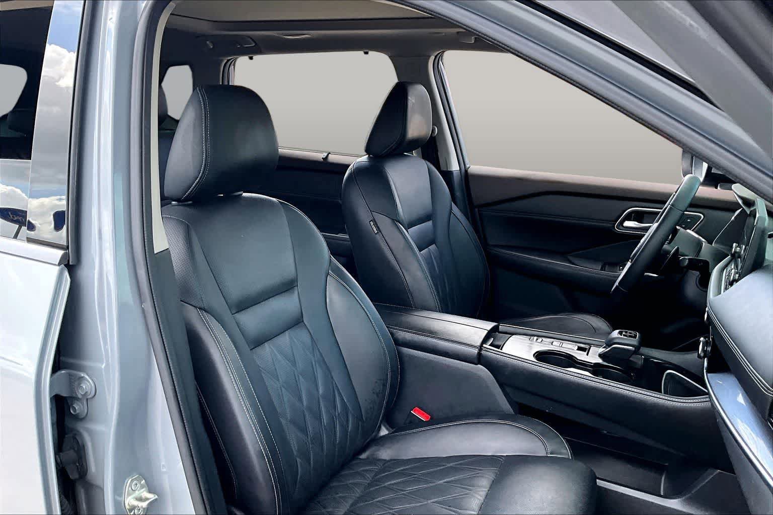 Used 2023 Nissan Rogue Platinum w/ Platinum Premium Package FWD image 9